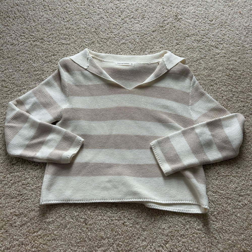 Moon & Madison Cream and Tan V-Neck Sweater